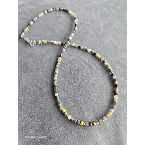 Naszyjnik z kamieni jaspis trzmieli